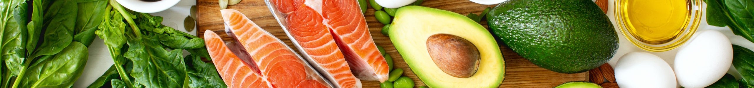 Image of salmon and avocado, sources of omega-3.