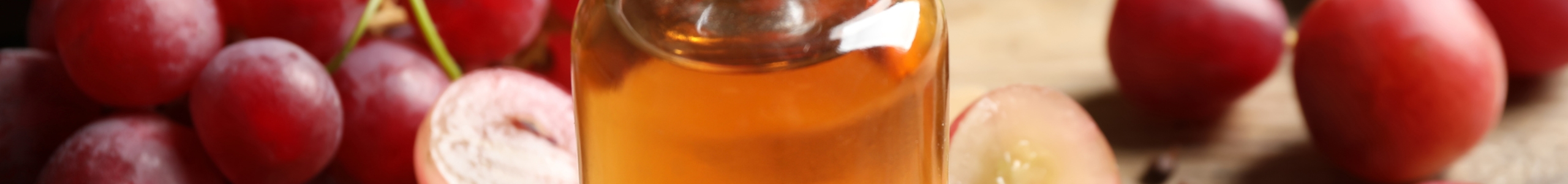 Image of grape, grapeseed and grapeseed oil.